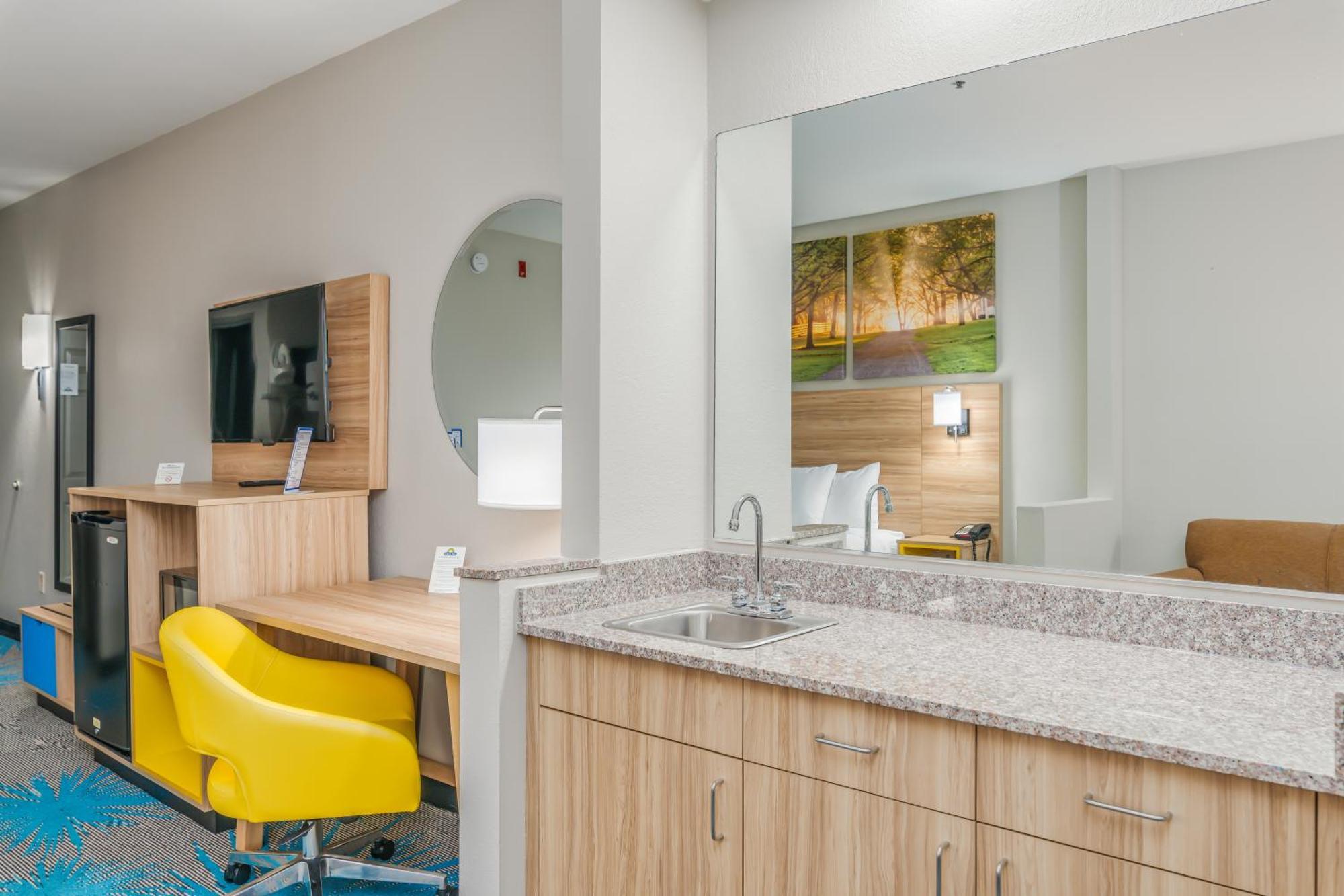 Days Inn & Suites By Wyndham Prattville-Montgomery מראה חיצוני תמונה