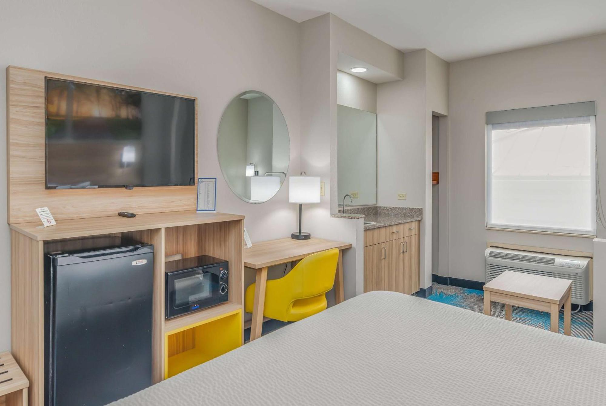 Days Inn & Suites By Wyndham Prattville-Montgomery מראה חיצוני תמונה