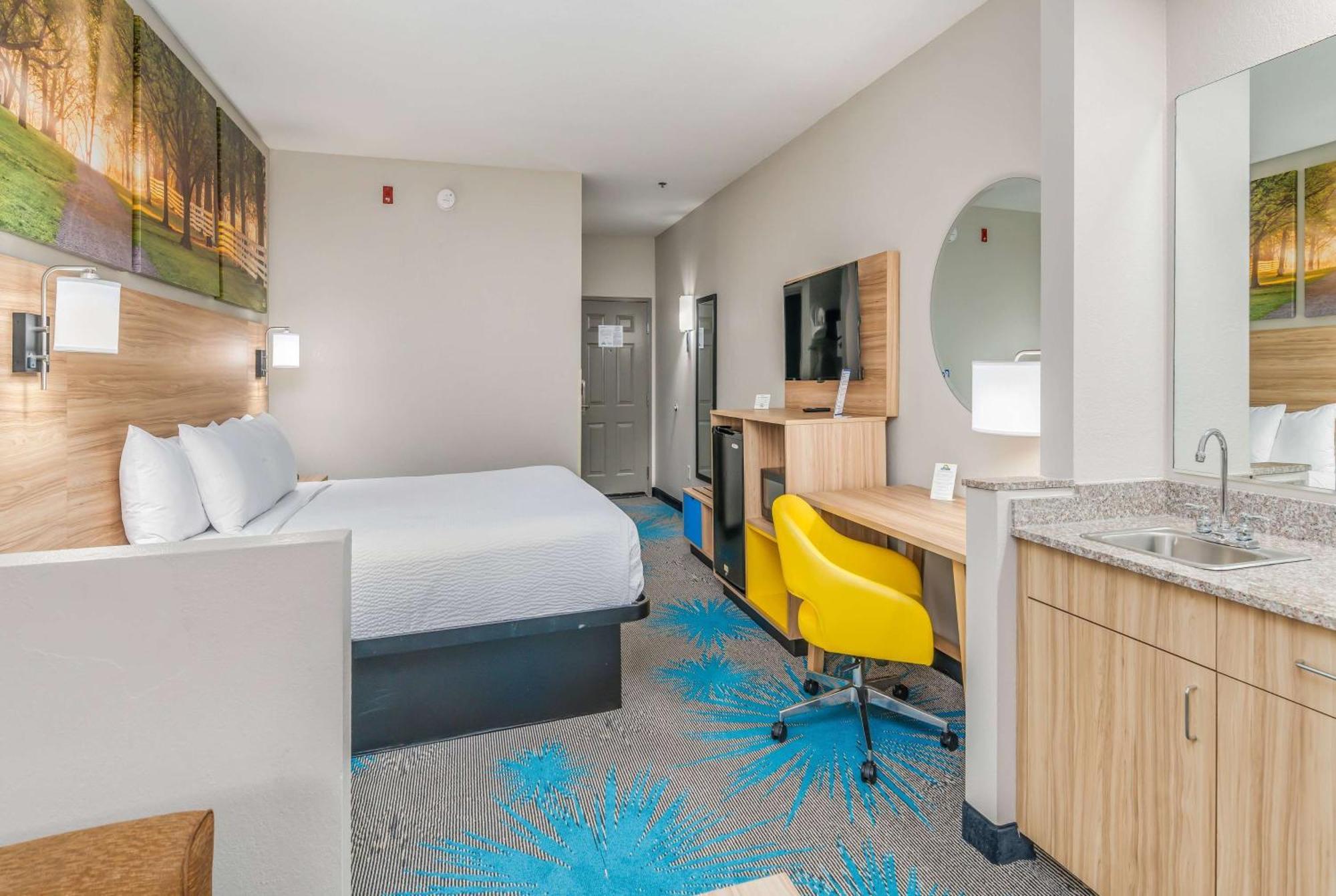 Days Inn & Suites By Wyndham Prattville-Montgomery מראה חיצוני תמונה