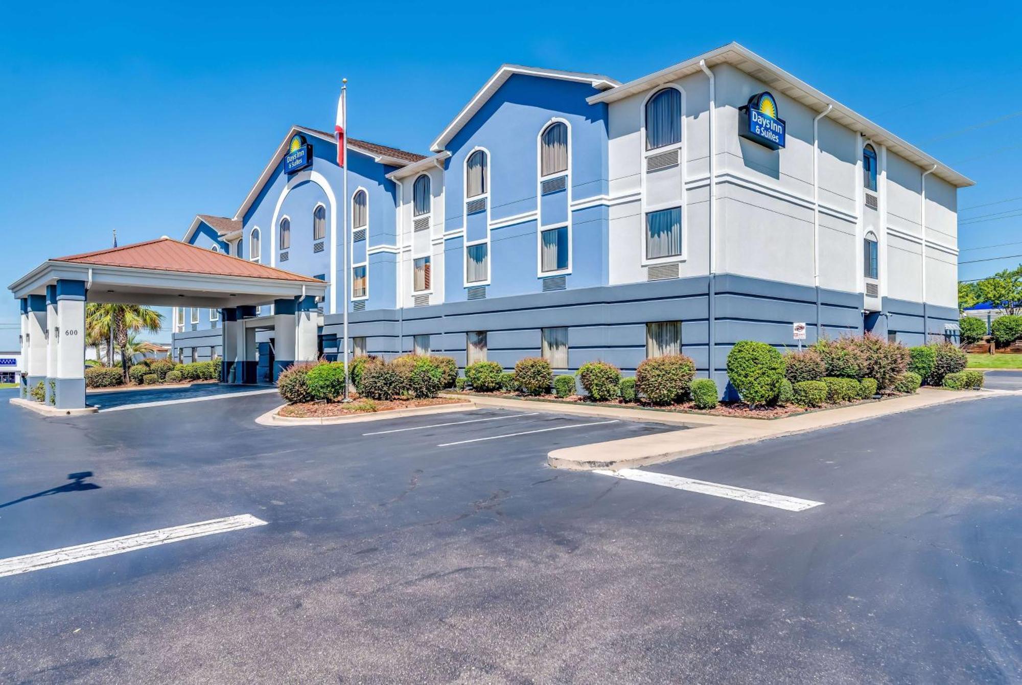 Days Inn & Suites By Wyndham Prattville-Montgomery מראה חיצוני תמונה